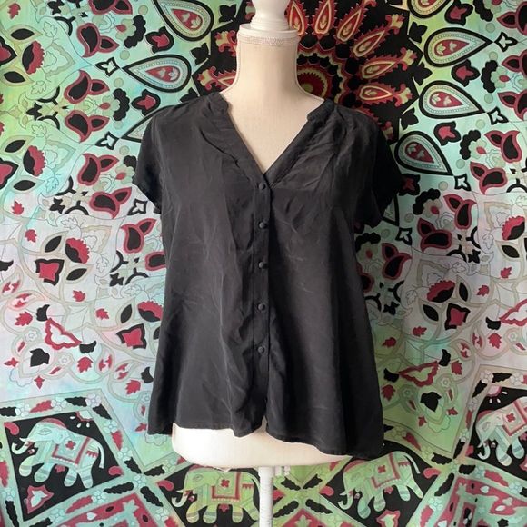 Joie Tops - Beautiful 100% silk Joie Blouse